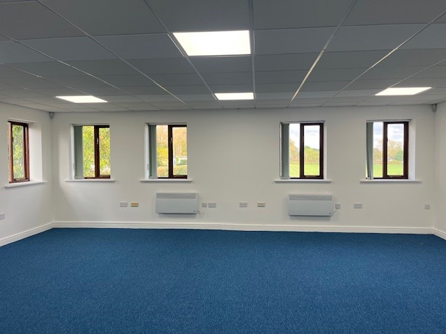 Office in Albrighton - photo 4